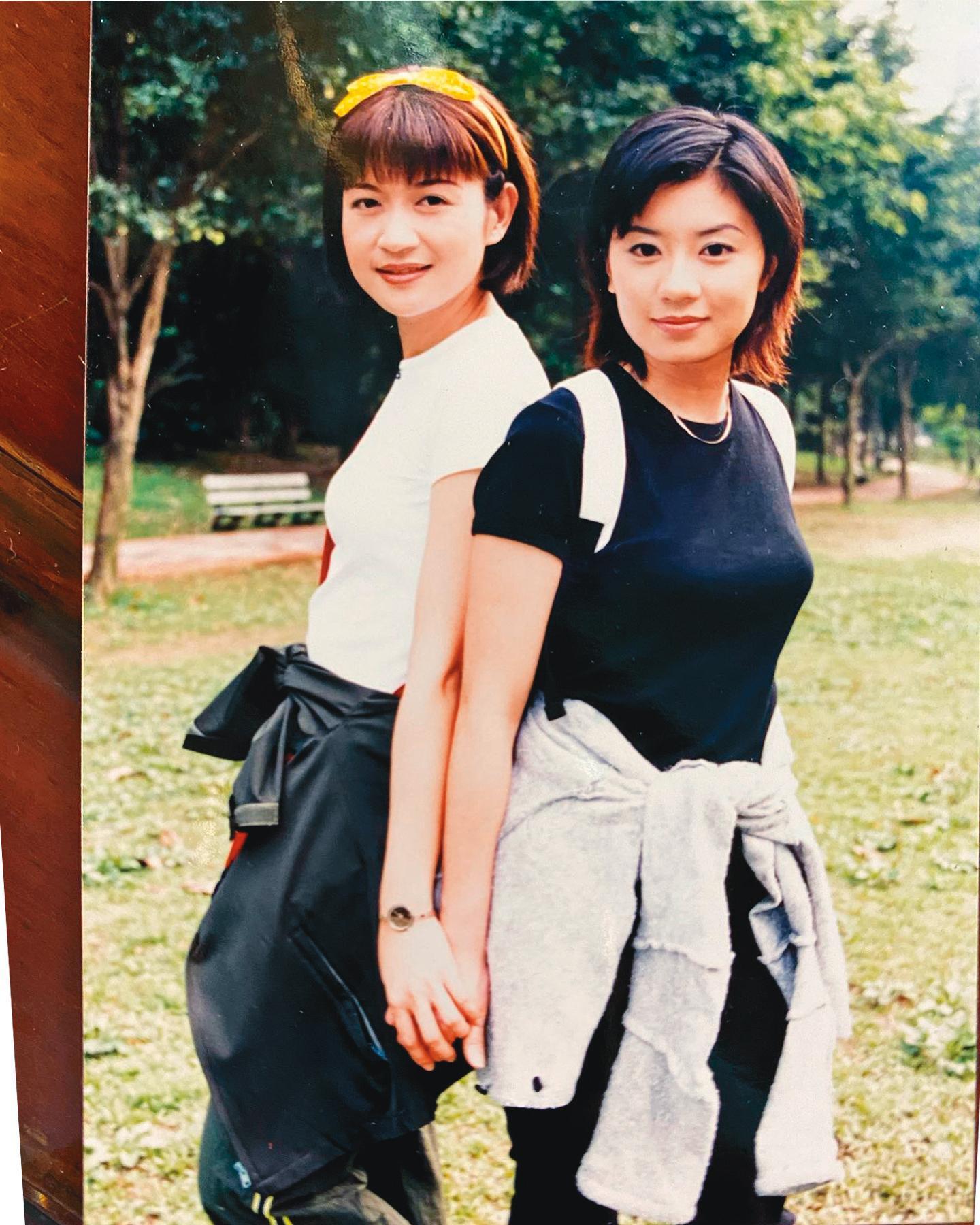 崔佩儀(左)早年是影視紅星,曾跟許多一線藝人如賈靜雯(右)合作;她當了媽媽之後,主要改以上通告為主。(翻攝自崔佩儀臉書)