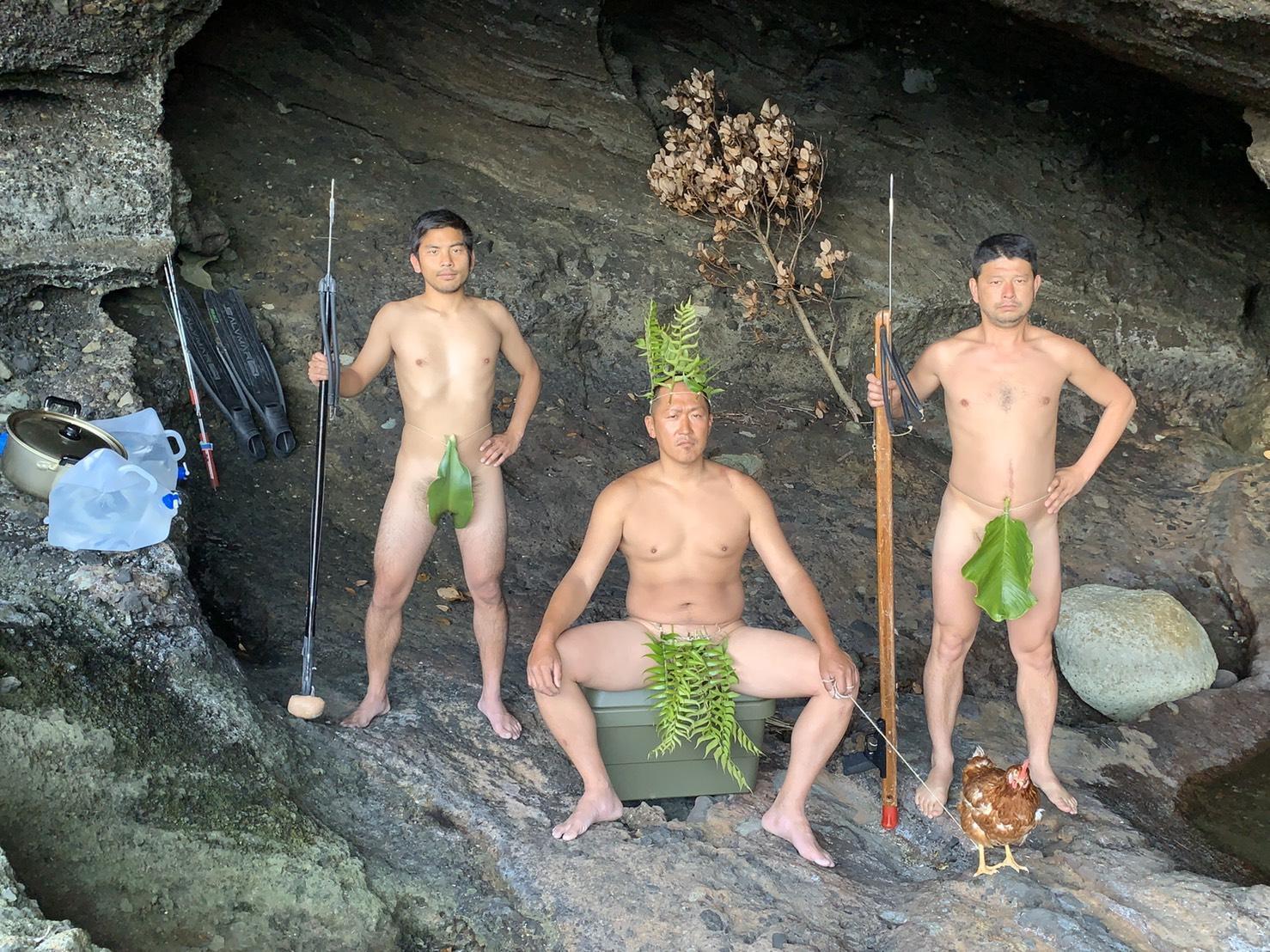 日本有3名男子相約到無人島「自我隔離」1個月,宛如真人版《動物森友會》。(翻攝自@ken_osak推特)
