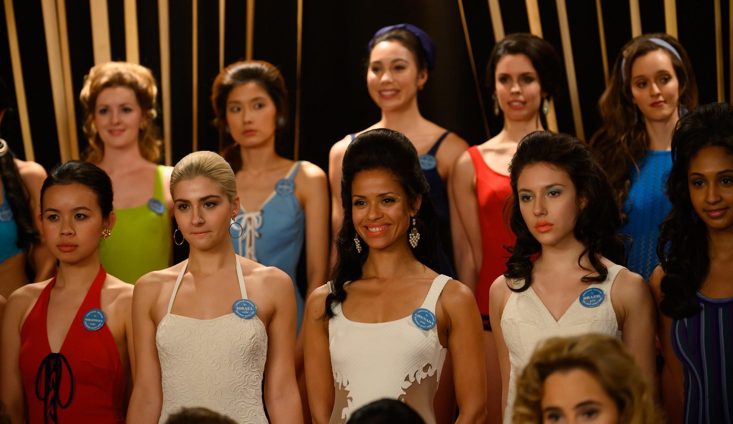《愛美獎行動》改編自1970年的世界小姐選美大賽，當時婦女解放運動衝到直播現場，抗議比賽物化女性。（CATCHPLAY提供）