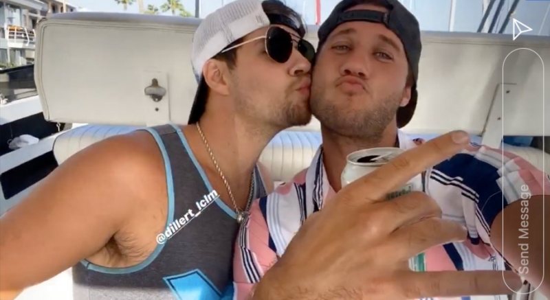 老公正在坐22年牢的迪倫（左），參加布萊斯的遊艇生日趴，因為親上臉頰的動作讓網友覺得「基情四射」。（翻攝自Bryce Hirschberg官方Instagram）