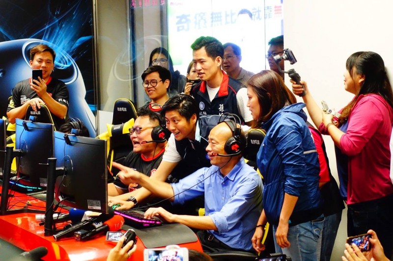 韓國瑜曾誇口要推動電競產業，打造「電競首都」，如今也被砲轟政見跳票。（翻攝自韓國瑜臉書）