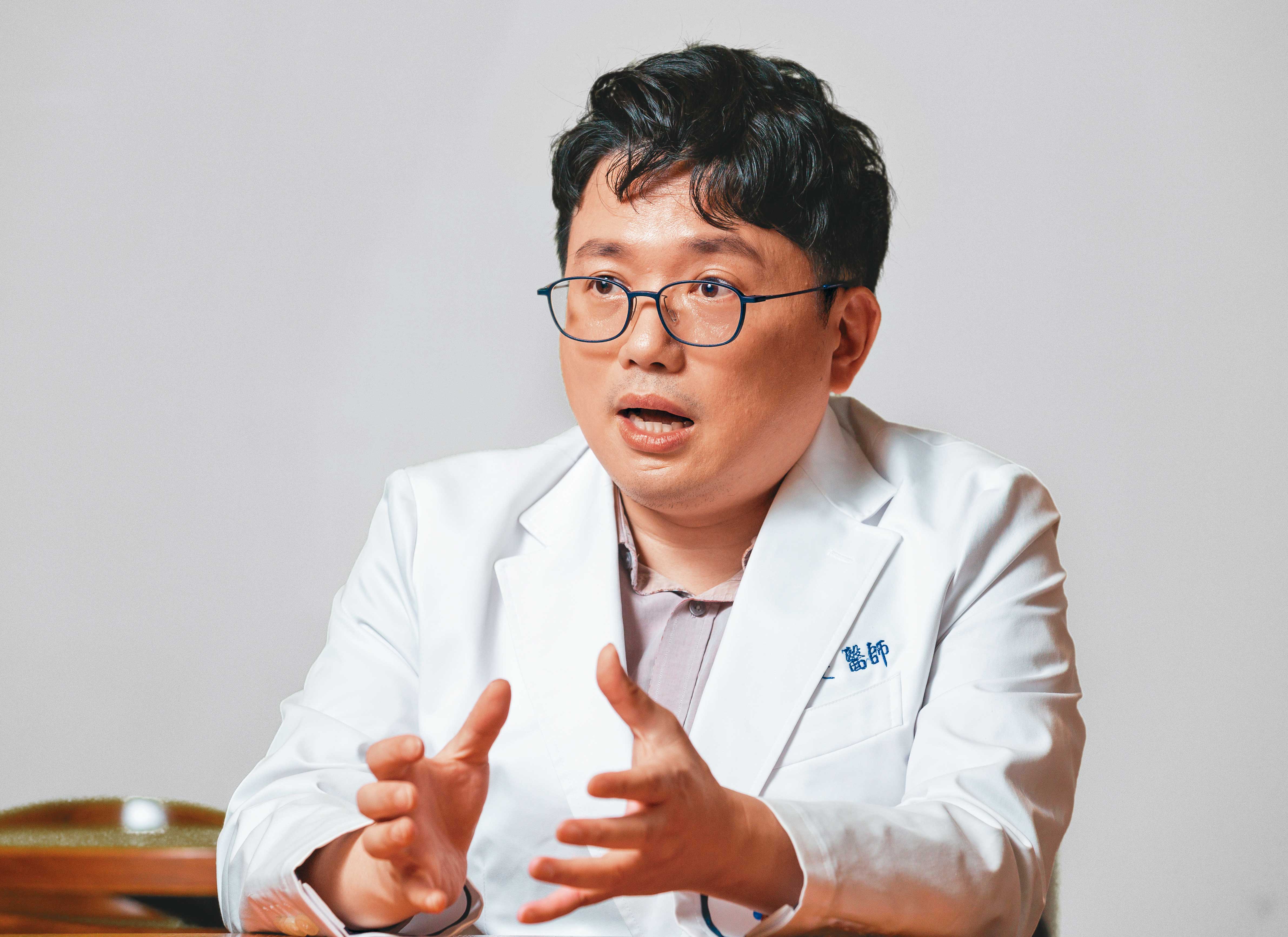 外科名醫江坤俊醫師。