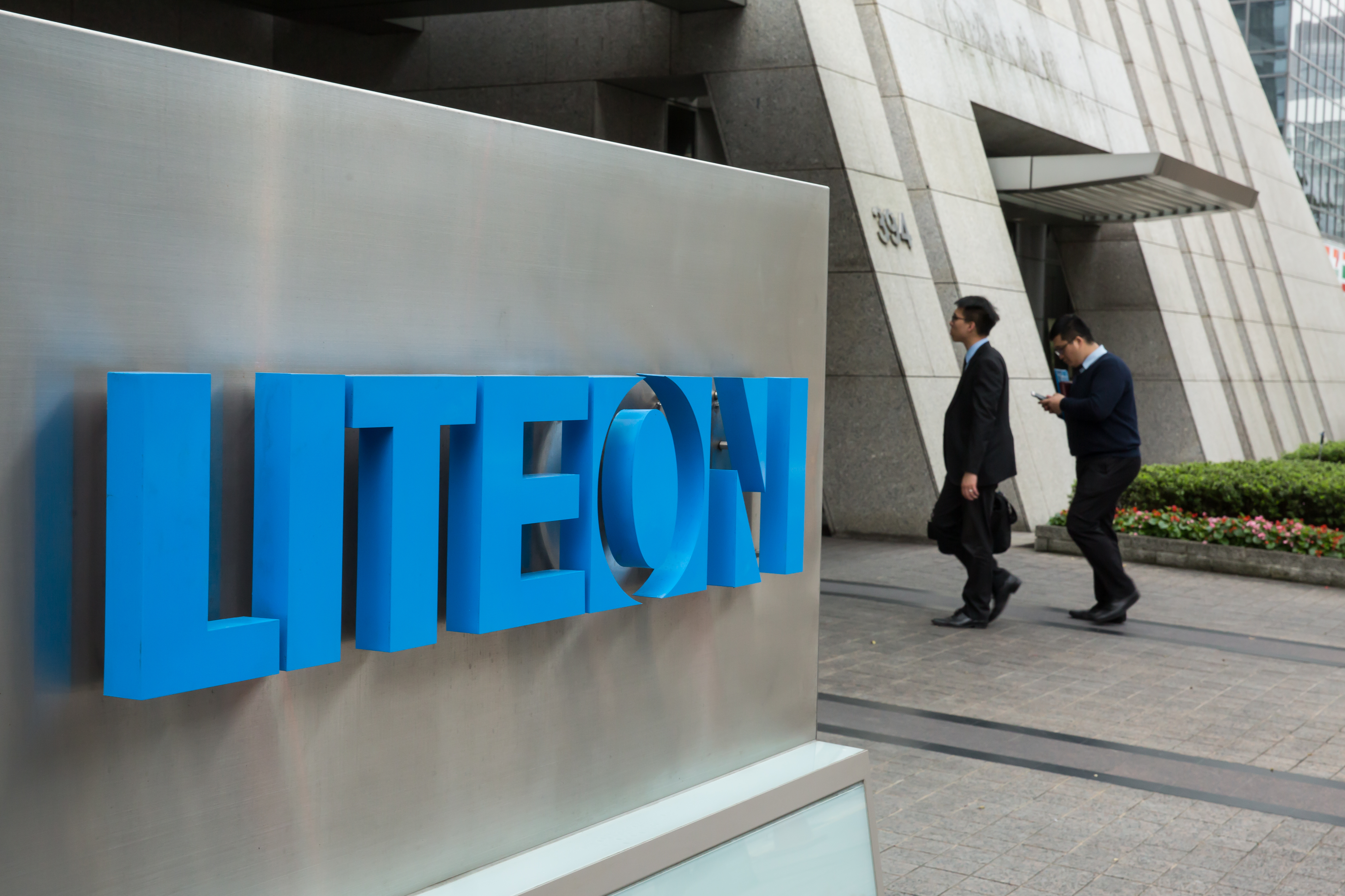 初闖股市，張松允的幸運股票首指光寶，以股價20元買進，2個月後大漲一倍。