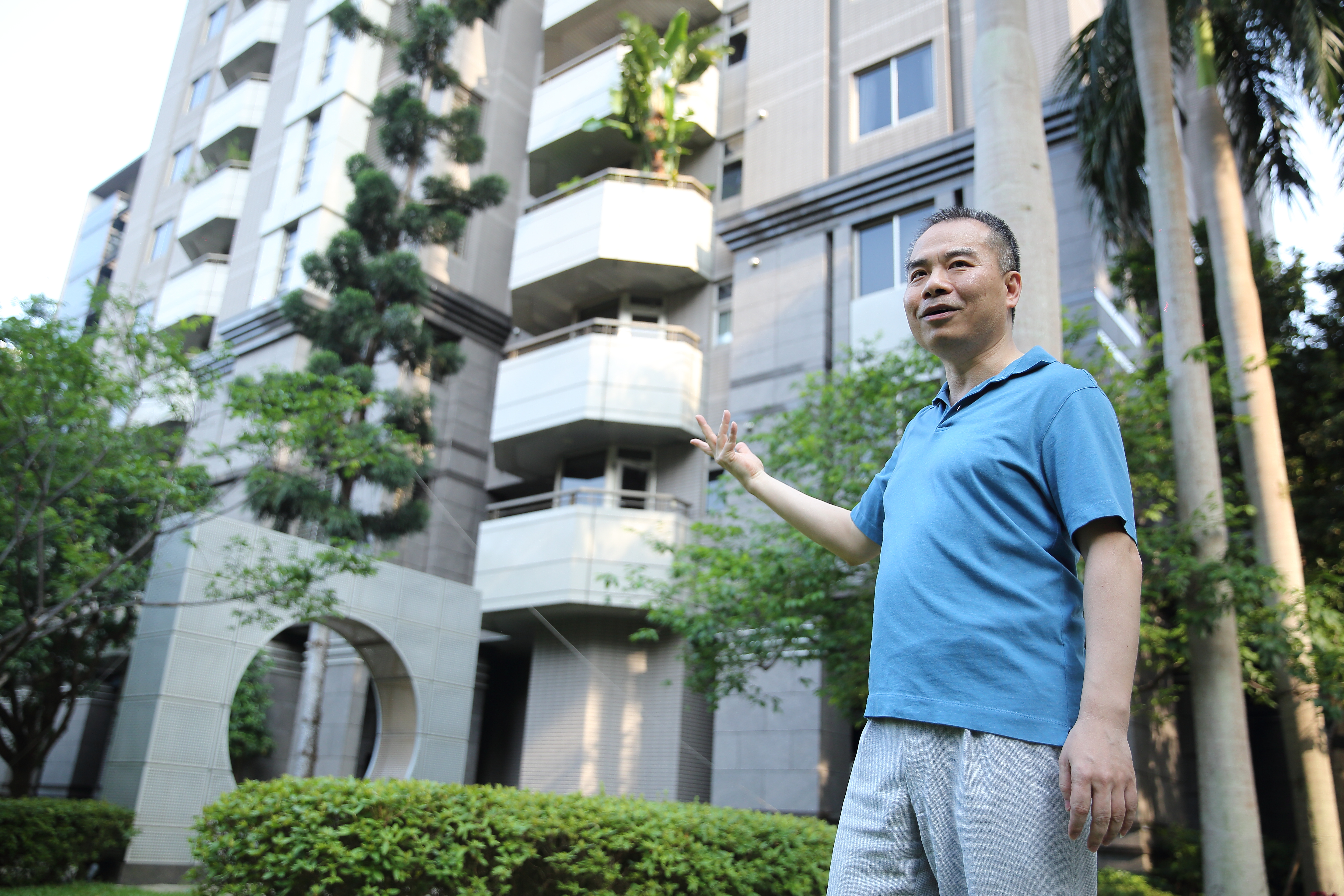 張松允在股市中征戰30載，身家上億元，但現實中的他是一個崇尚簡單、和藹的鄰家阿伯。