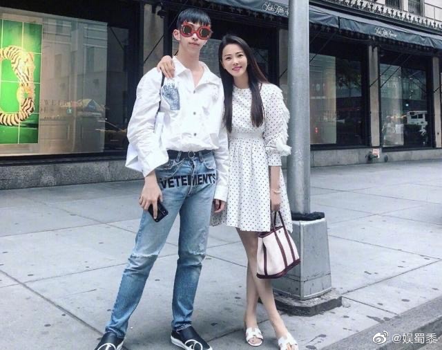 伊能靜與兒子小哈利感情相當緊密。（翻攝自伊能靜微博）