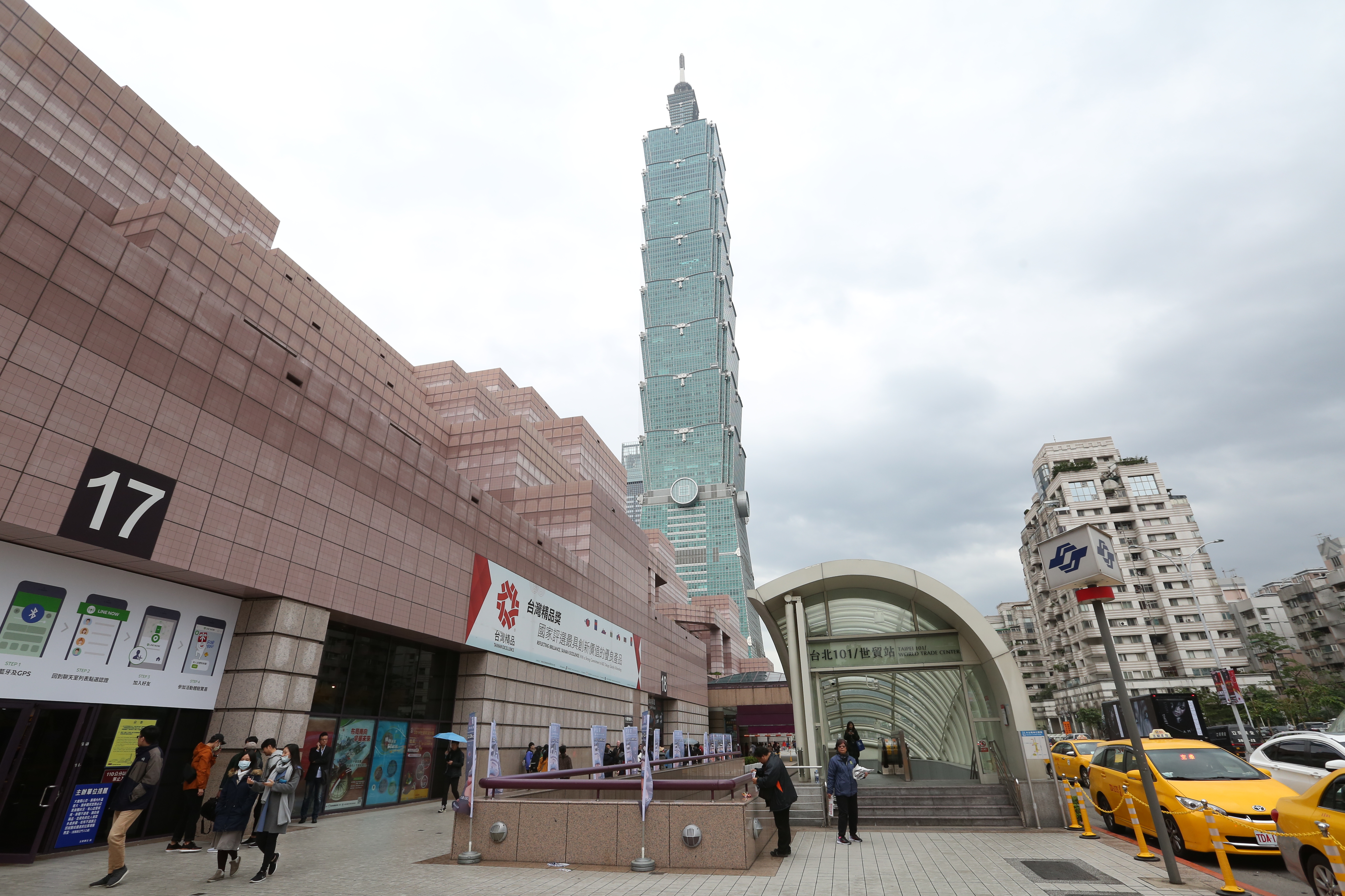 台北101觀景台針對國人推出最新優惠，1大2小只要150元。