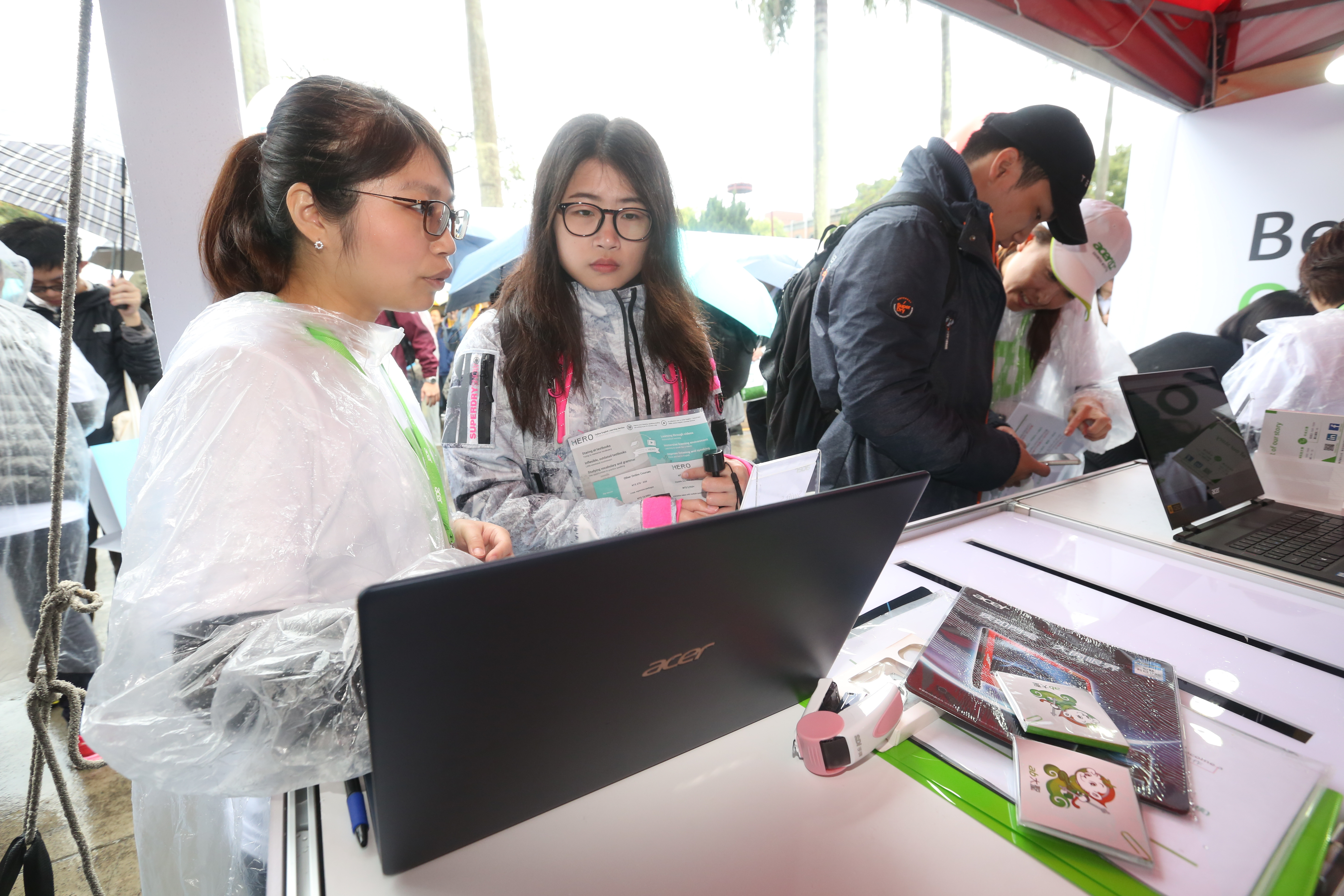 大學畢業季即將到來,政府擬投入逾60億元幫助新鮮人就業。(本刊資料照)