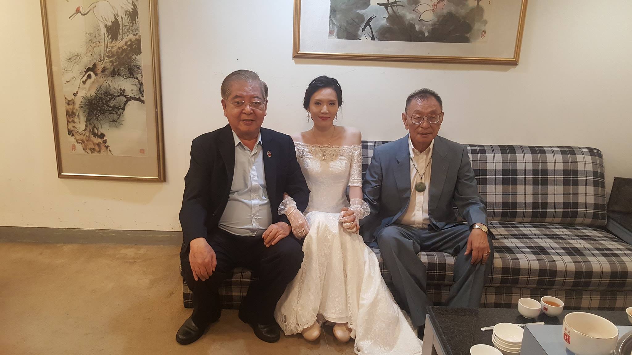 董念台（右）因為聲援特赦江南案相關人員，與陳虎門（左）結為好友，婚宴也是在天廚菜館舉辦。（翻攝天廚菜館粉絲專頁）
