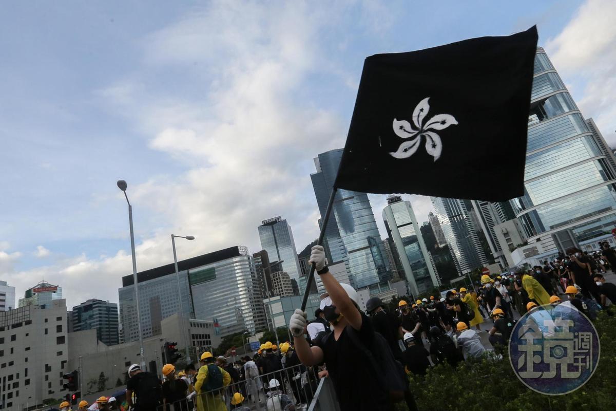 繼「反送中事件」，港人因為不滿「港版國安法」再度上街示威。（本刊資料照）