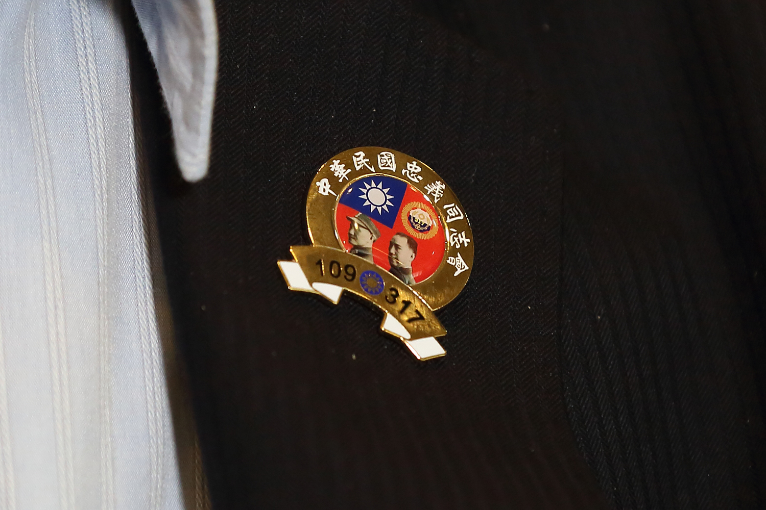 忠義同志會主要是在營救受困對岸的情報員，或是幫忙退役情報員的生活，現任理事長由陳虎門擔任。