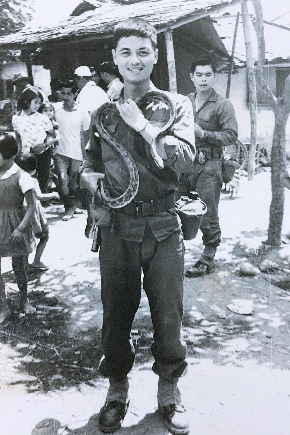 因為父親是軍人,陳虎符從小就立志從軍,曾在海軍陸戰隊服役11年。(天廚提供)