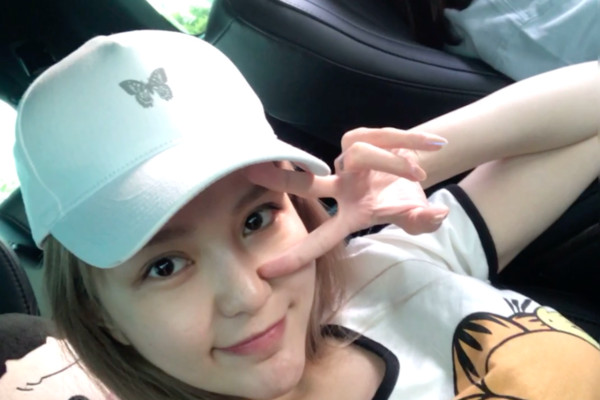 周揚青近日更PO出全素顏照，被粉絲發現變胖了。（翻攝自周揚青IG）