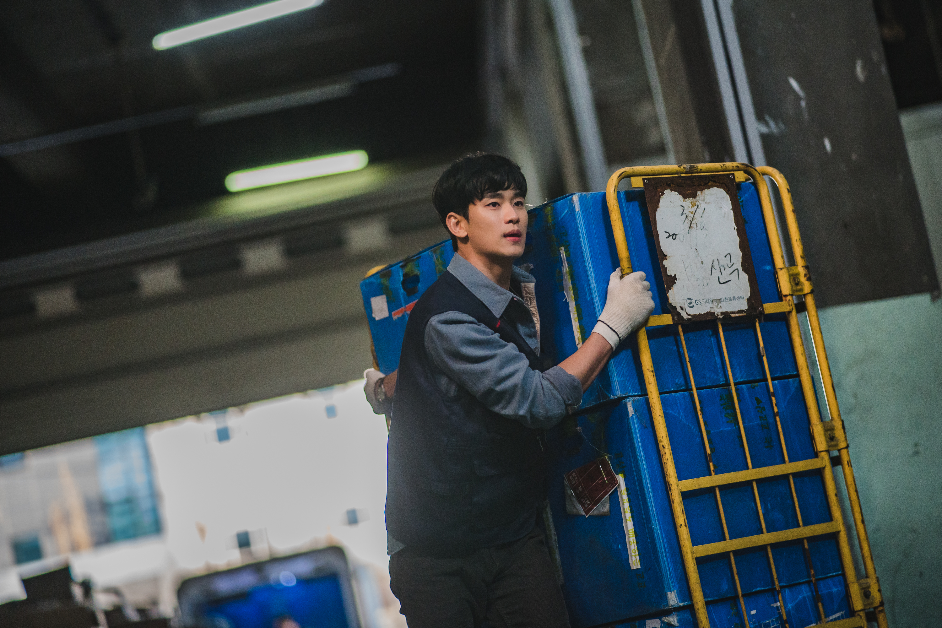 金秀賢退伍首部主演作品《雖然是精神病但沒關係》將於下月20日登場。（Netflix提供）