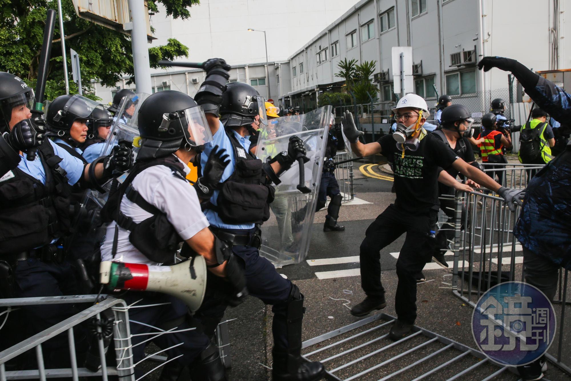 中國人大通過「港版國安法」,內容涵蓋禁止危害國安活動,香港局勢恐持續惡化。(本刊資料照)