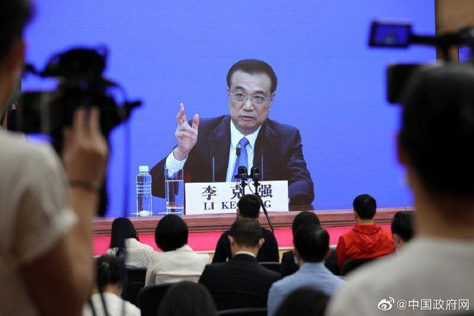 李克強坦言有6億人月收入僅人民幣1,000元(約新台幣4,180元),又碰上武漢肺炎疫情下,脫貧的任務更重了。(翻攝自微博)