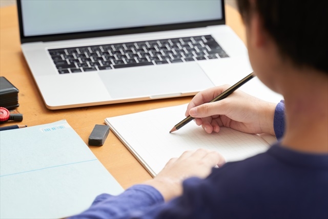 近日一名台大學生表示被國中女學生「當面羞辱」，背後原因讓許多網友笑翻。（示意圖，Photo-AC）