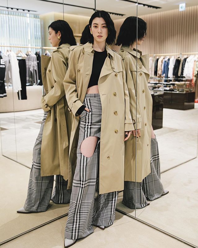氣質系女星三吉彩花也因爆出「戀父」言論引起討論。(翻攝自三吉彩花IG)