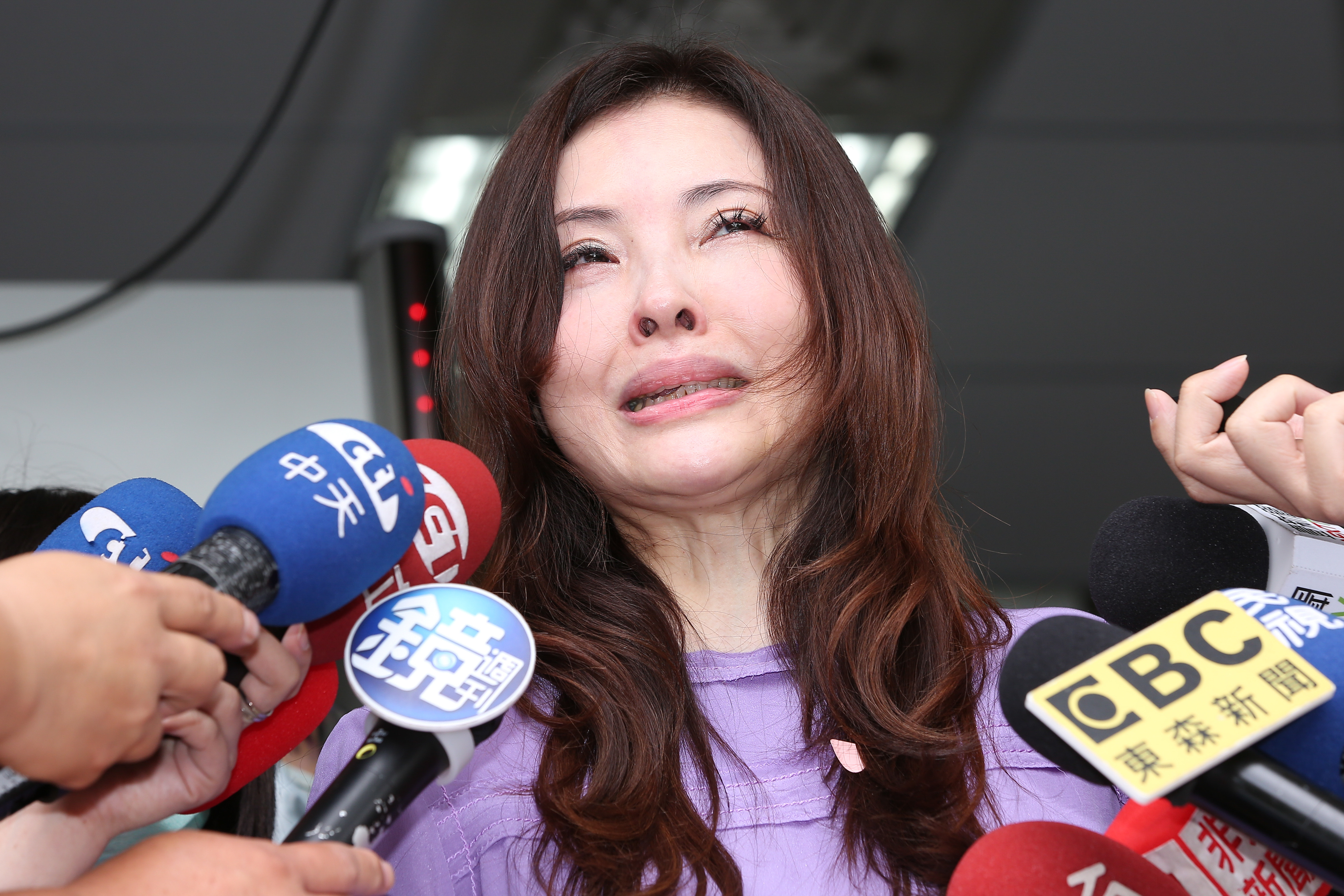 何如芸對於先生王敏錡自認已取得小孩單獨監護權，表示「不是他說了算」。