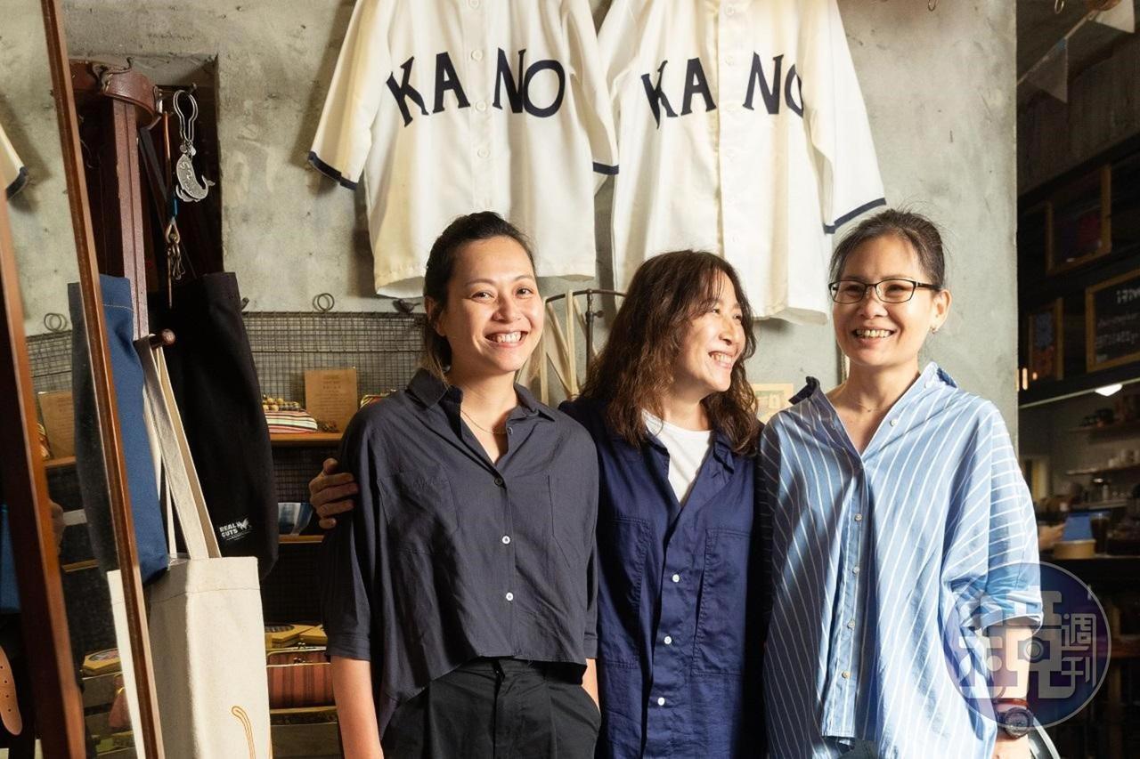 林欣宜(左起)、鄧莉棋、杜美玲在《KANO》各司服裝設計、髮妝、化妝,合作長達10年。