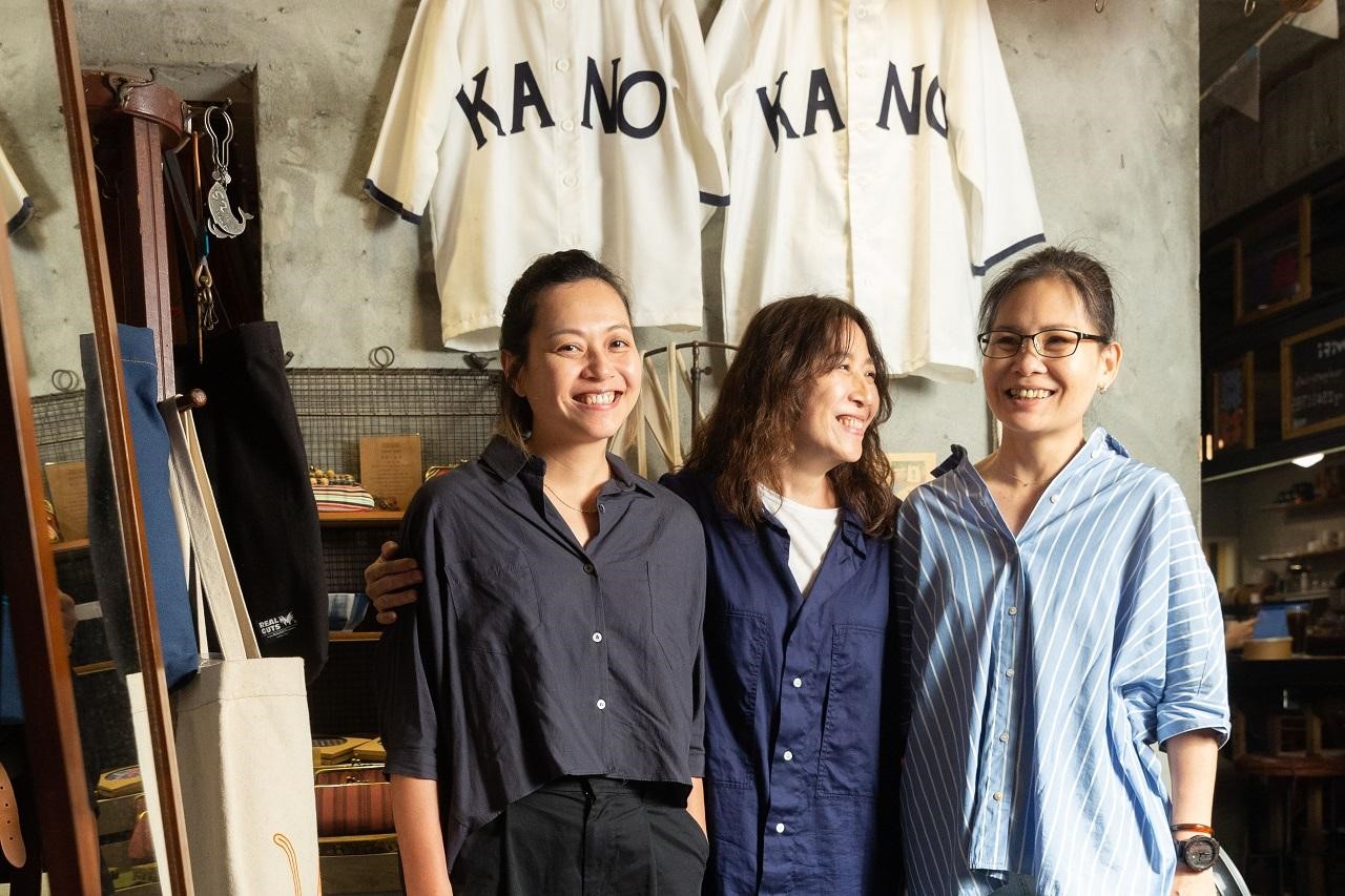 林欣宜(左起)、鄧莉棋、杜美玲在《KANO》各司服裝設計、髮妝、化妝,合作長達10年。