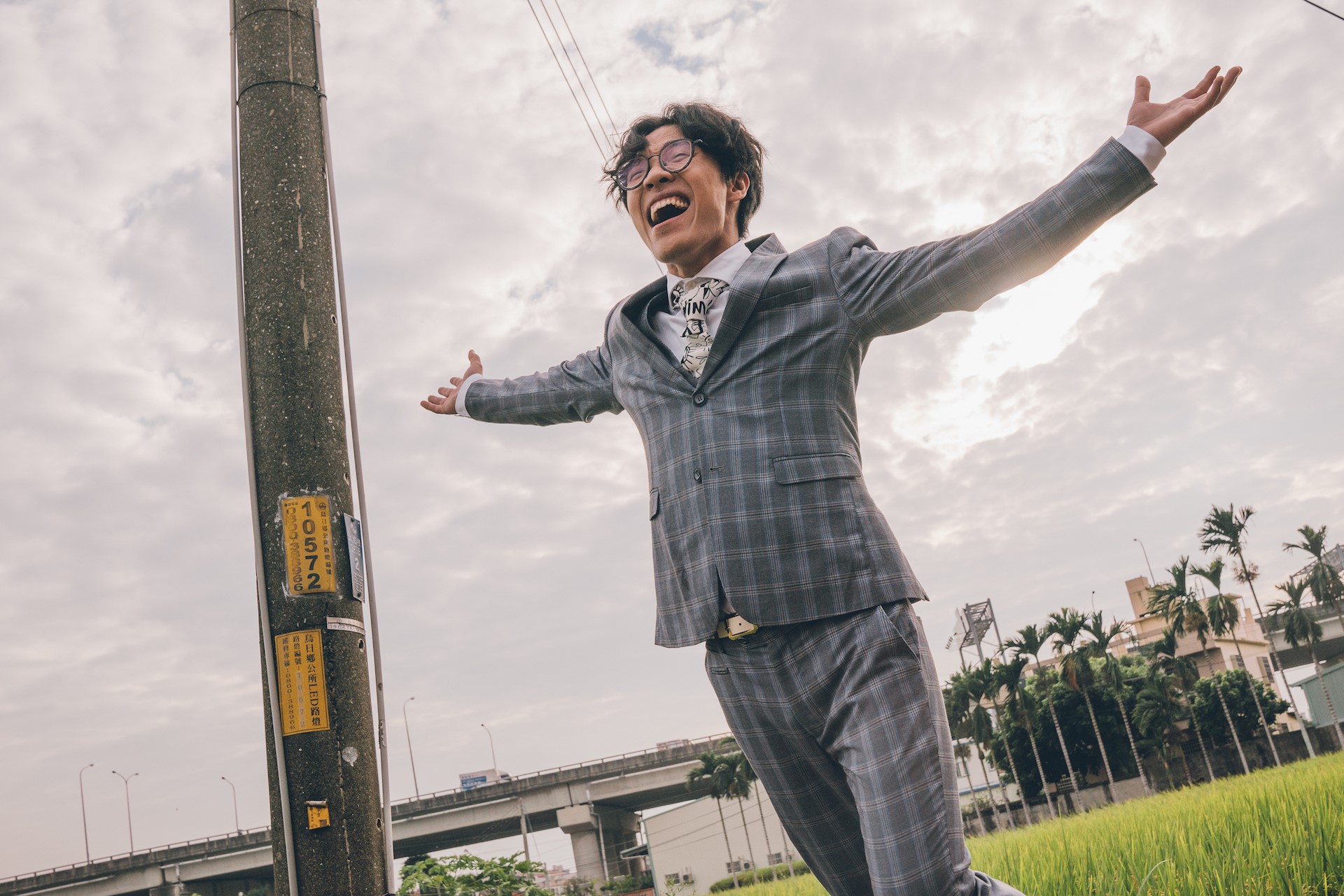 《花甲大人轉男孩》的造型設計從前置到開拍,僅15天製作期。(氧氣電影提供提供)