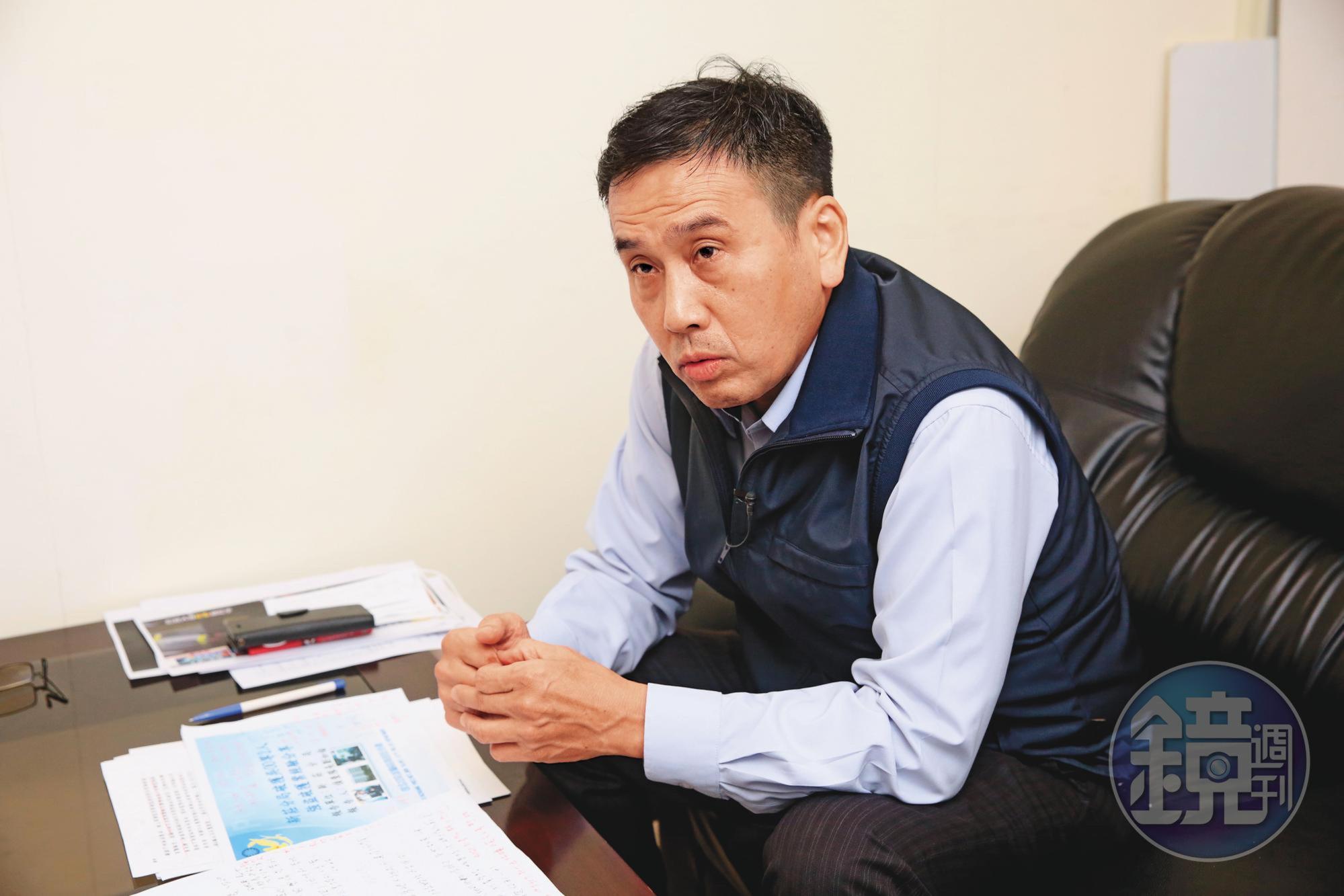 時任新北市警局新莊分局偵查隊副隊長的許宏銘，帶隊攻堅。
