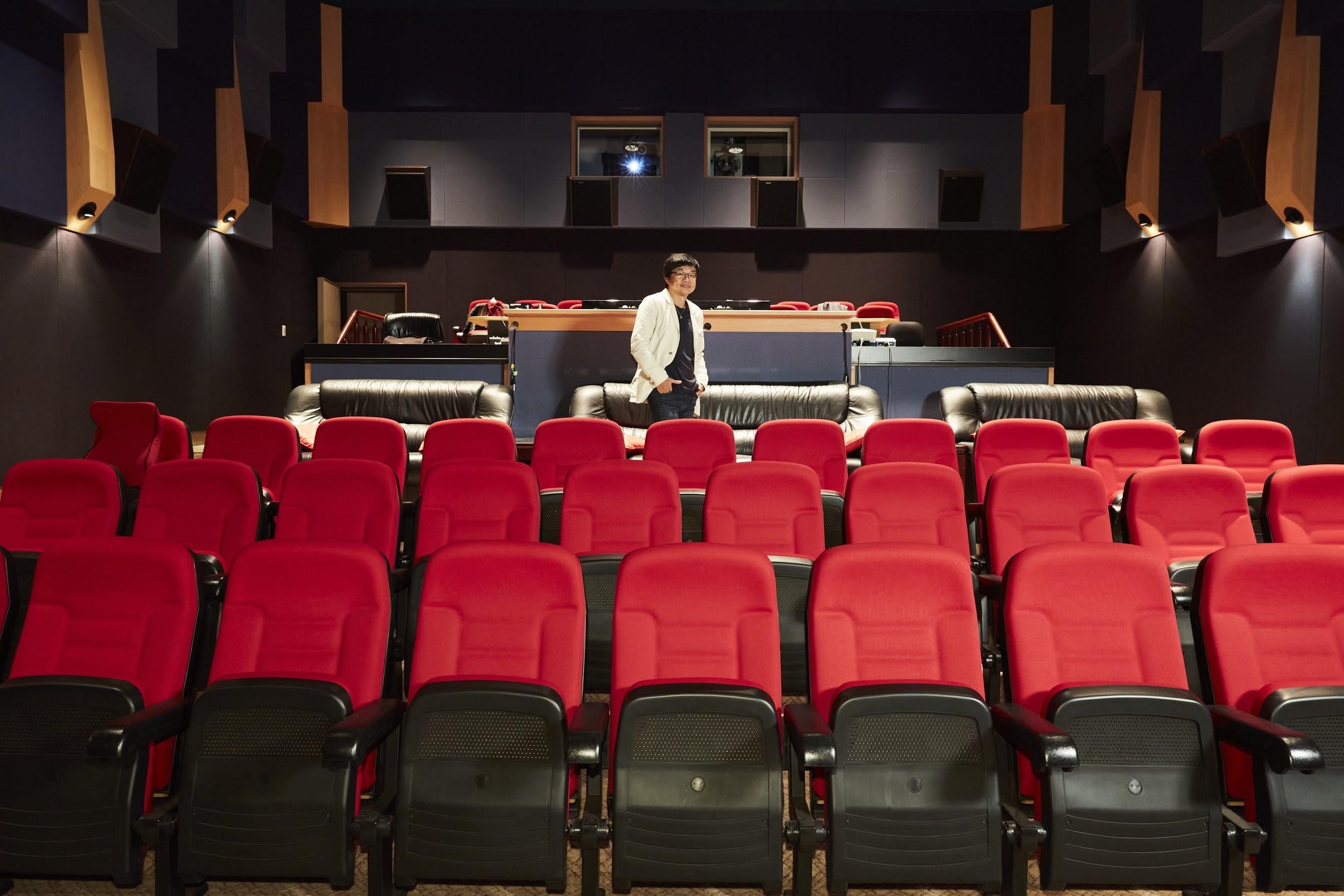 曹源峰曾力推中影杜比混音室設立，此為台灣最大杜比環繞混音室，具有戲院般的音場。