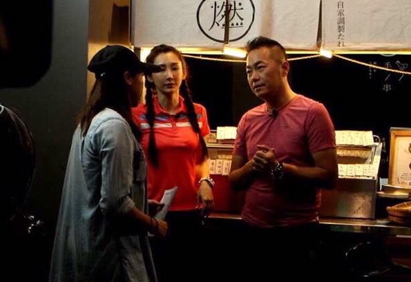 張克帆雖收入銳減，但仍忙著拍攝雲南衛視《奇幻的旅程》外景節目。（翻攝自奇幻的旅程臉書）