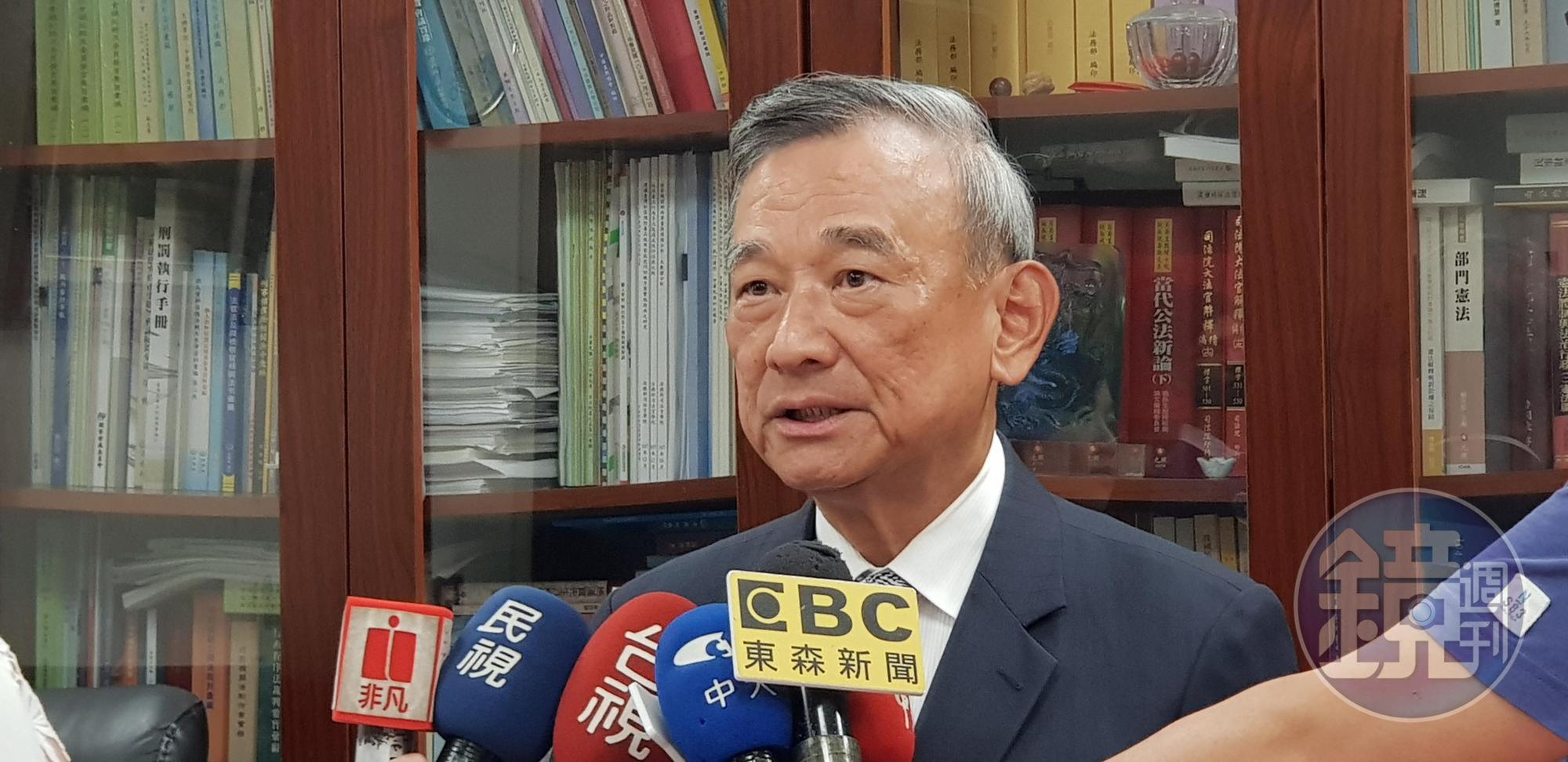 法務部次長陳明堂晚間表示，通姦違憲解釋出爐後，監所今已釋放3男2女共5位受刑人出監。