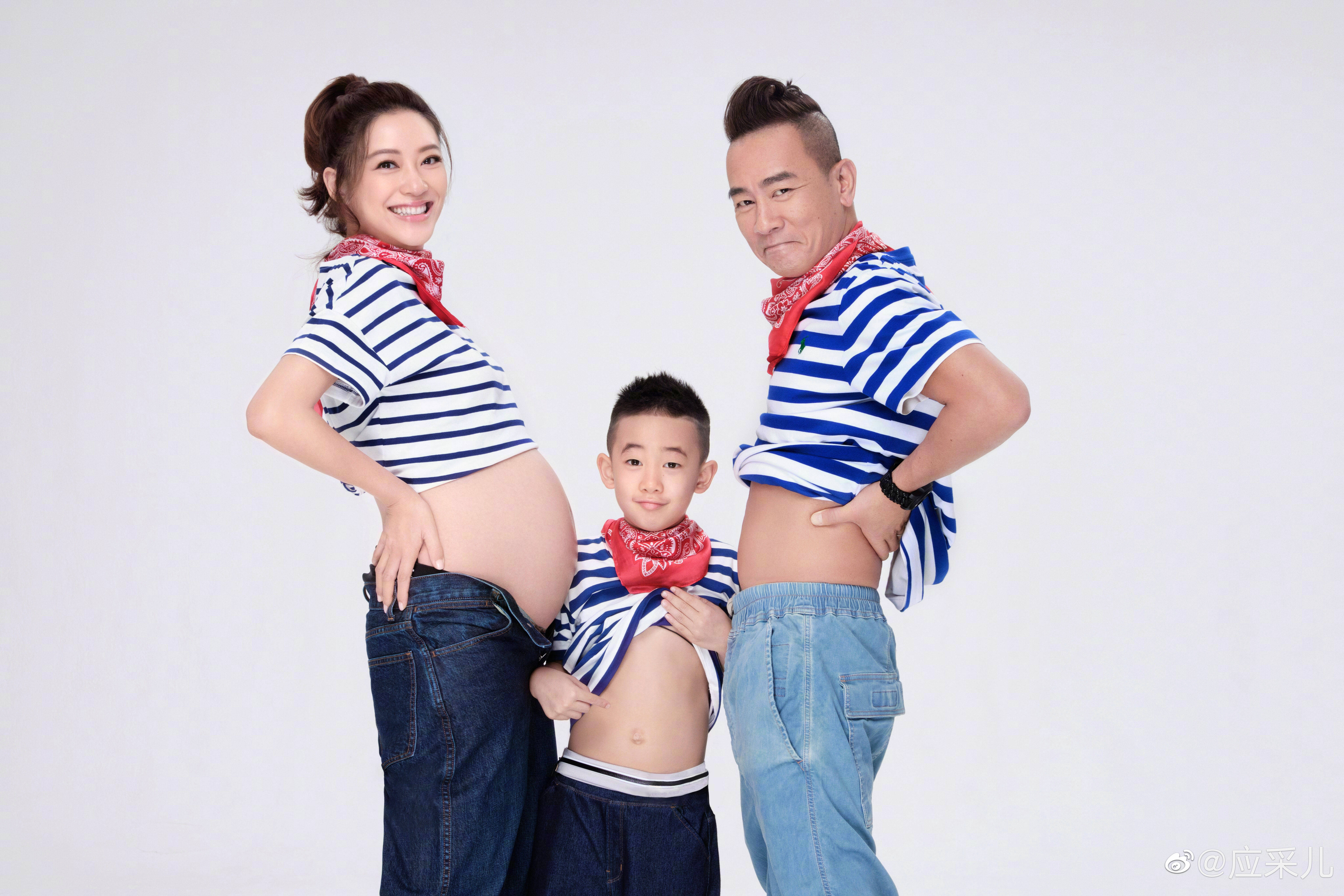 應采兒晚間宣布產下二胎，從一家三口變成一家四口。（翻攝自應采兒微博）