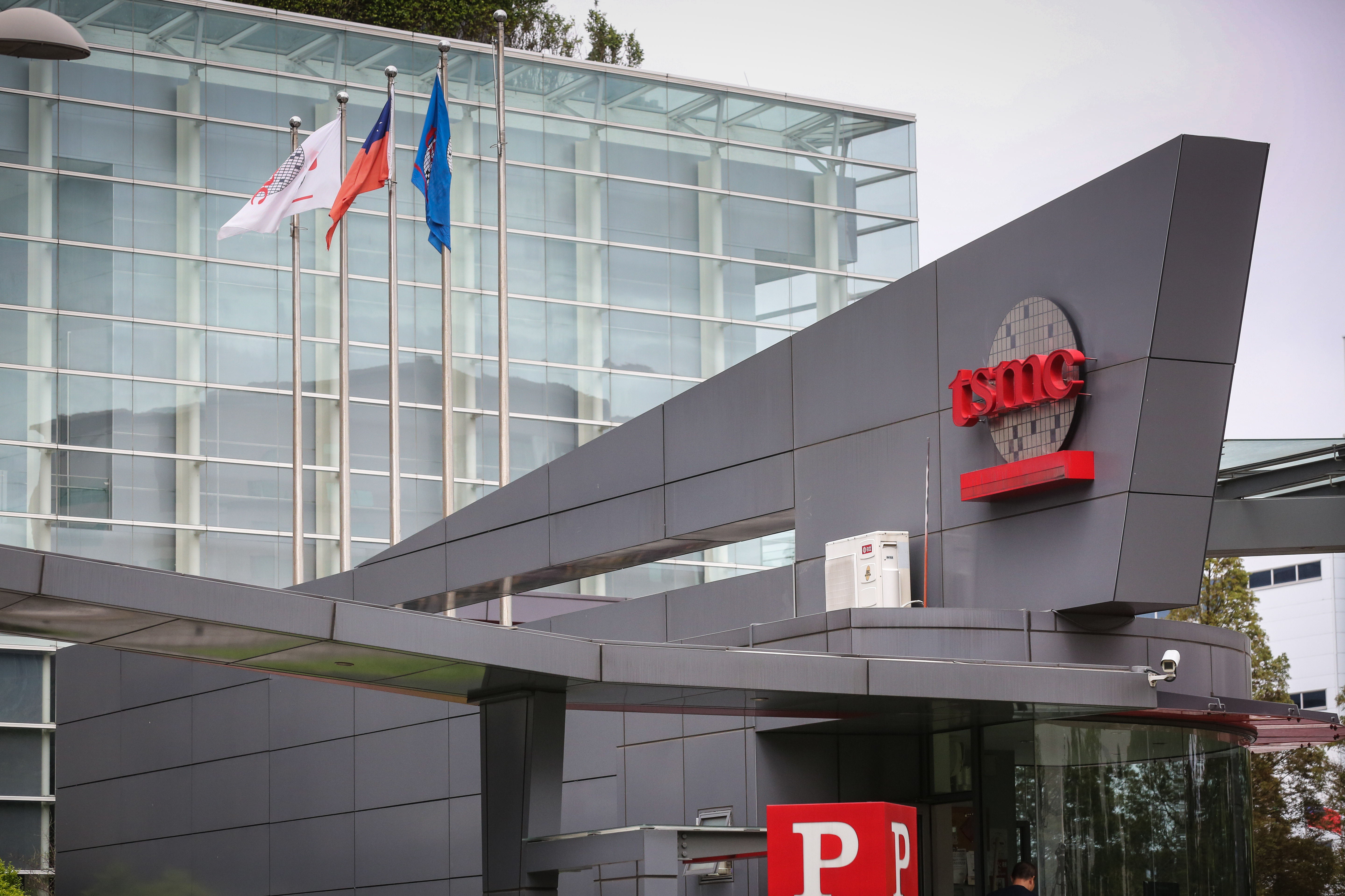 外資狂賣台積電，持股比例創8年來新低。