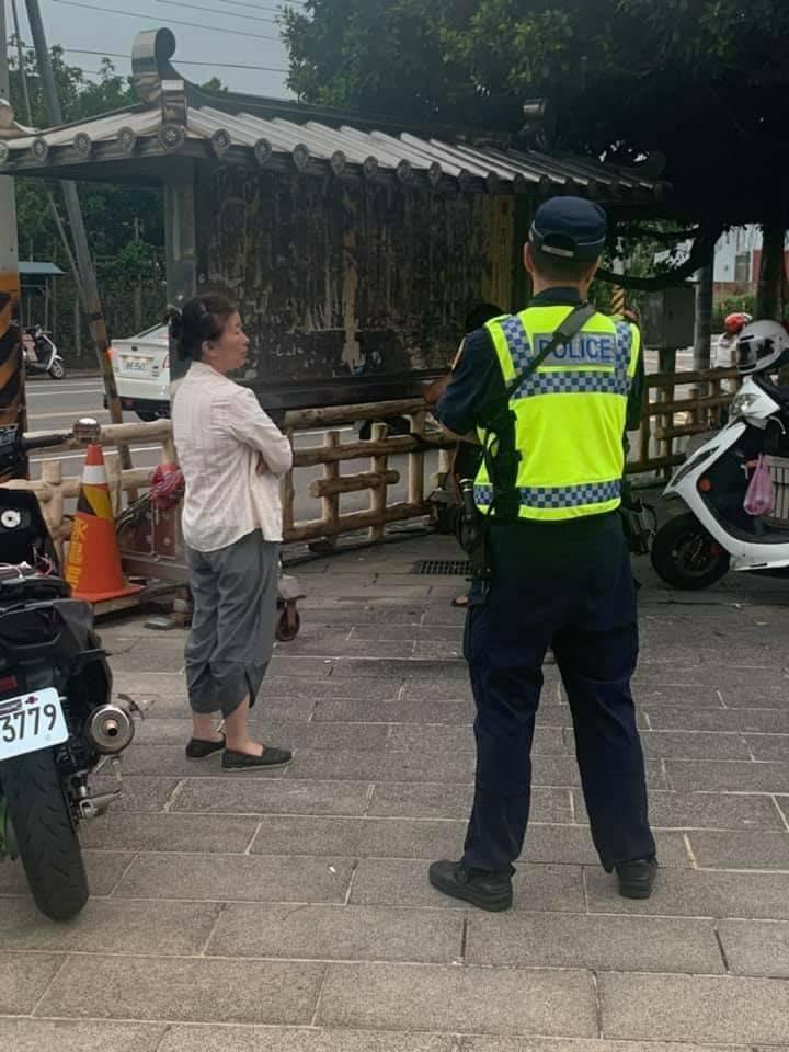 蘇大媽常和民眾起衝突,員警前往處理時也再起口角。(取自臉書社團)
