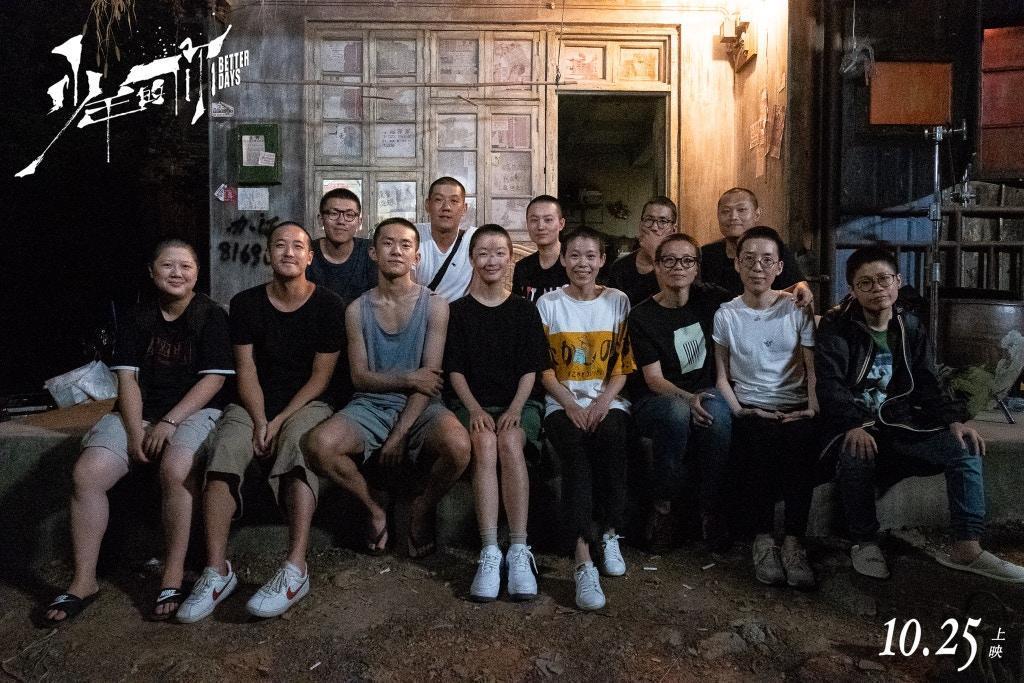 當時流傳周冬雨強迫《少年的你》劇組陪她剃頭,但遭劇組否認。(翻攝自《少年的你》官博)