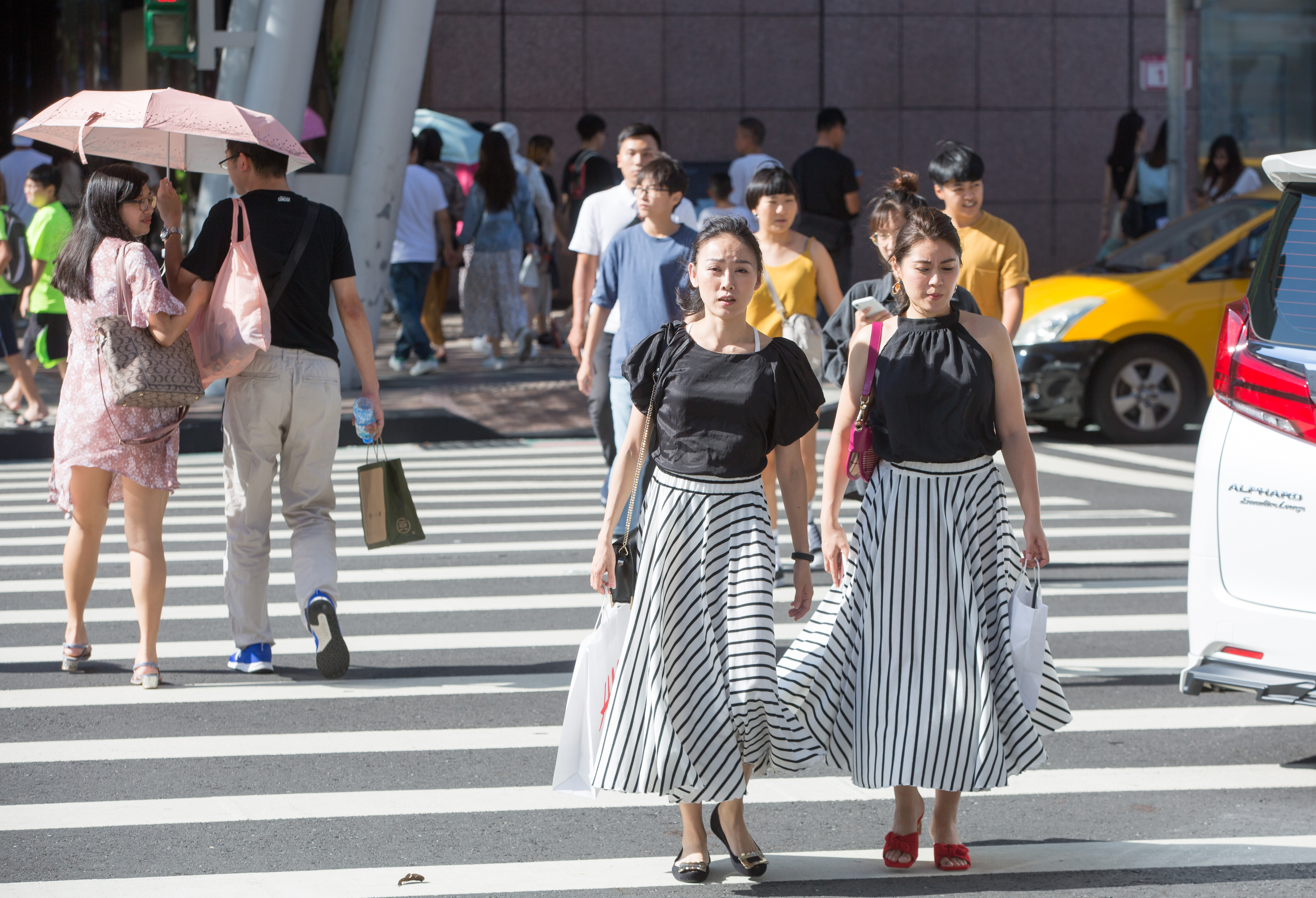 未來一週為高溫炎熱的天氣狀態，民眾出門記得防曬、防中暑。（本刊資料照）