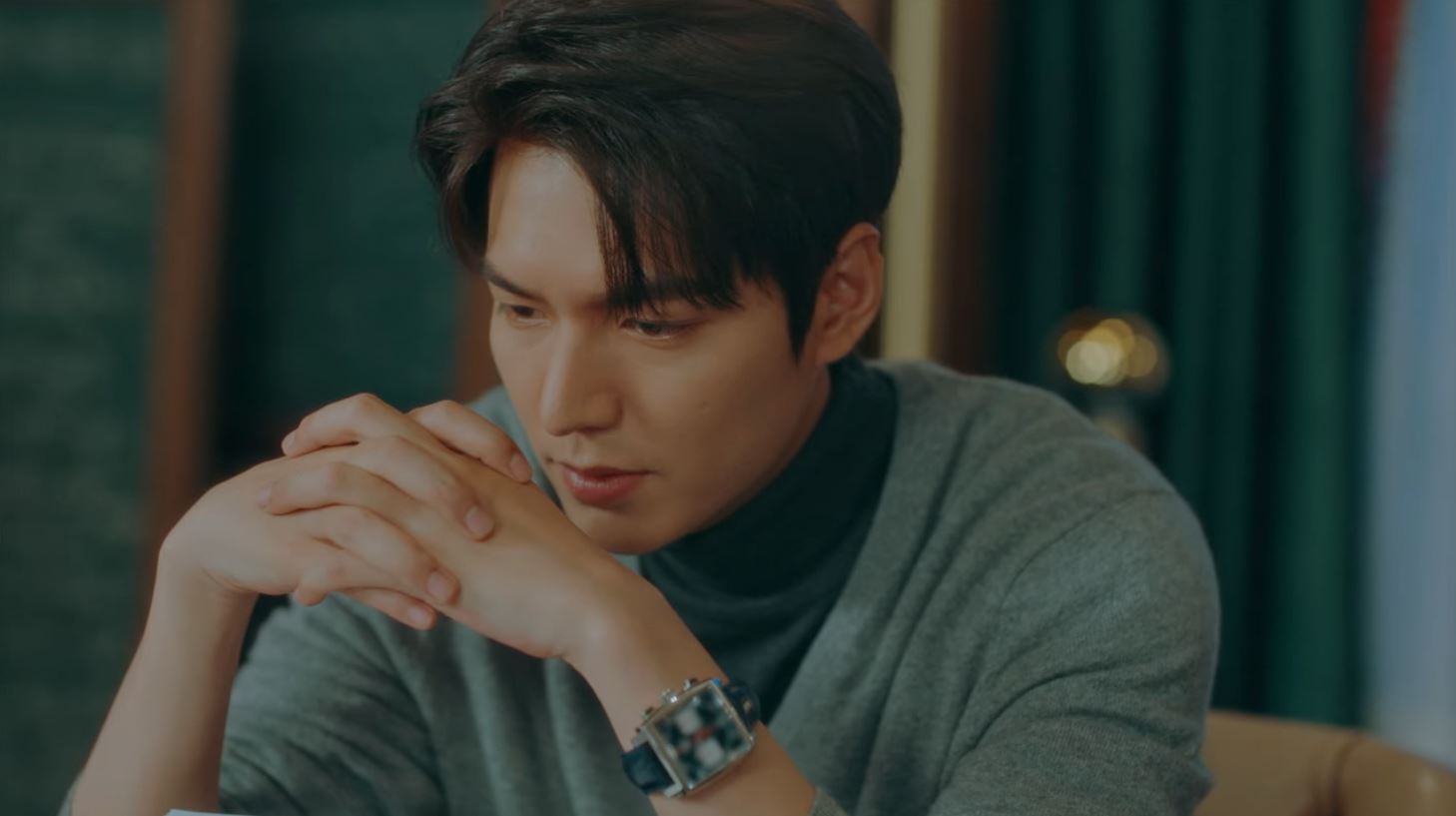李敏鎬在《The King：永遠的君主》中，配戴泰格豪雅Monaco Heuer 02腕錶。（翻攝自NETFLIX）