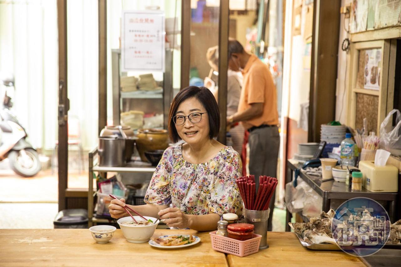 資深美食記者顏怡今帶路的小吃攤,滋味讓人魂牽夢縈。