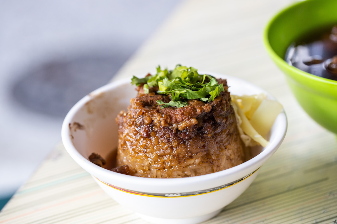 北港蔡三代筒仔米糕的調味飽滿，鹹香味十足。