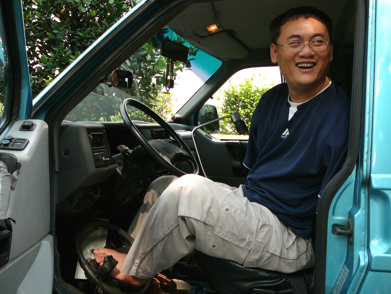 口足畫家陳世峰的車也都出自謝建台之手。（聯合知識庫）