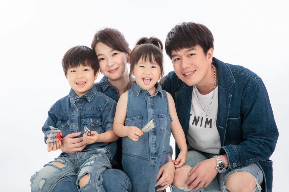 李易與六月育有1對子女，李易自然常下廚給家人吃。（翻攝自六月粉絲頁）