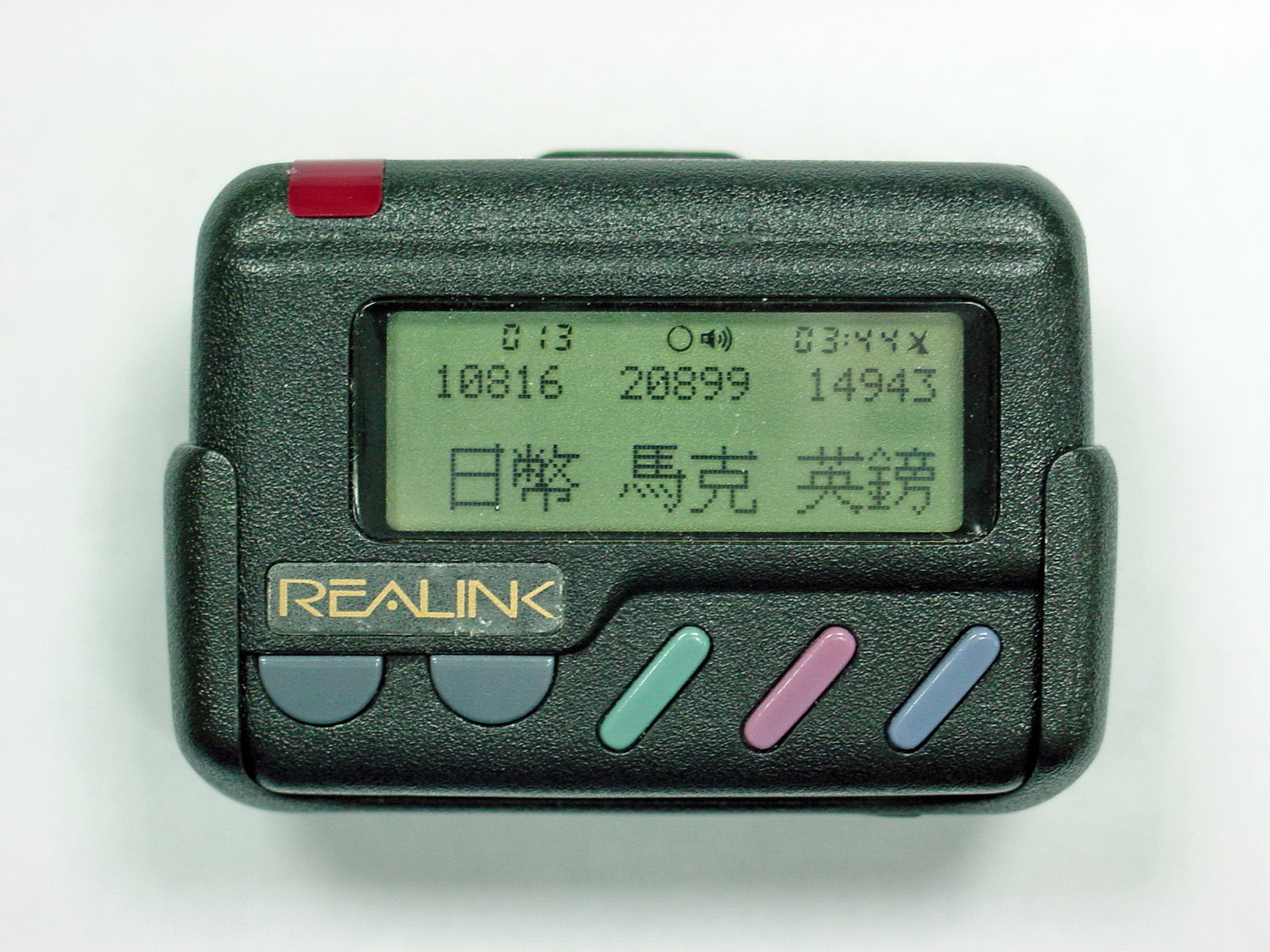 邱宏哲自己拆解B.B.Call研發出第一套外匯金融機,早期推給全台銀樓,累積出第二次創業金。(三竹資訊提供)