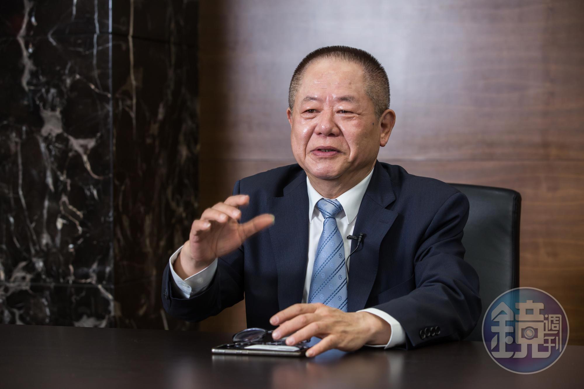 邱宏哲回憶第一次的銀樓創業，有過很多驚險離奇的經驗。1991年以門外漢之姿成立三竹資訊，也展現過人毅力與膽識。