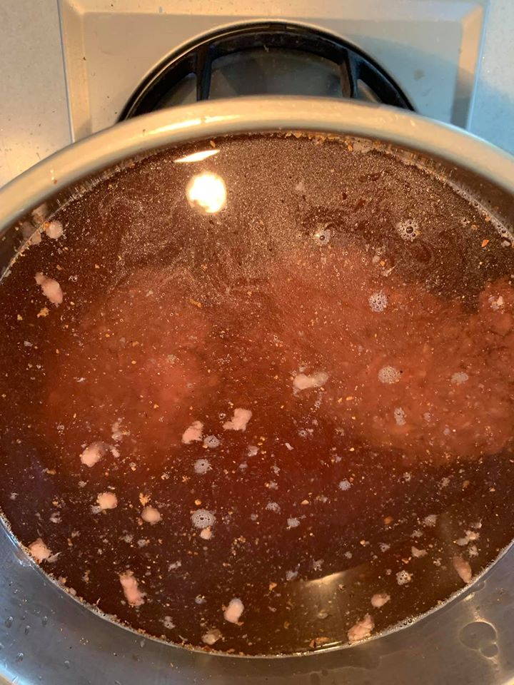 放入牛絞肉一起煮。
