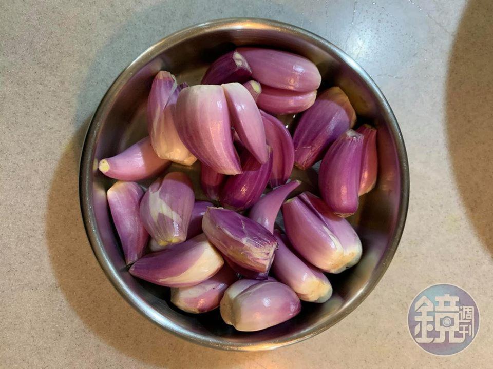 紅蔥頭需要20粒左右。