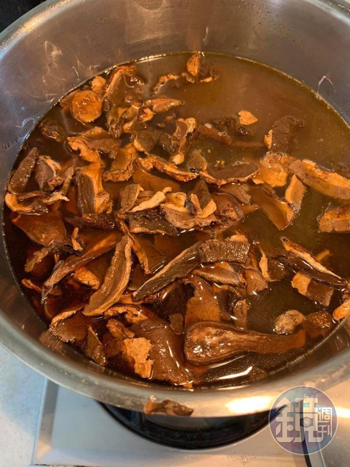 開大火煮滾。
