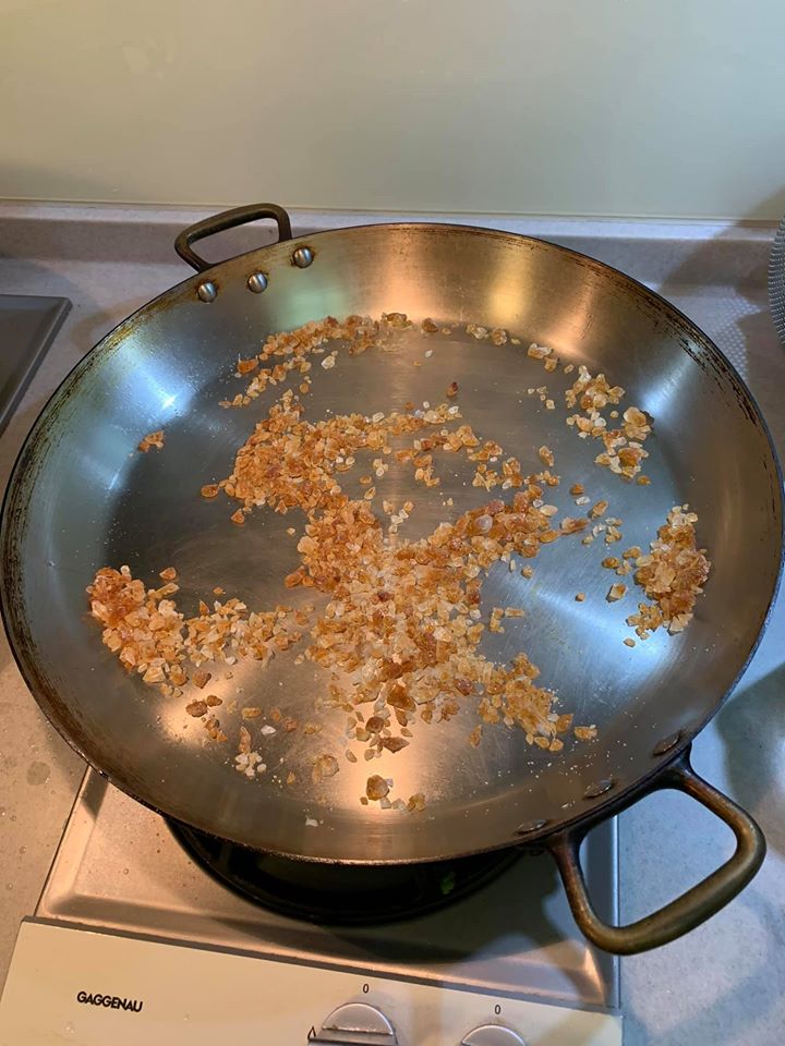 乾鍋炒冰糖。