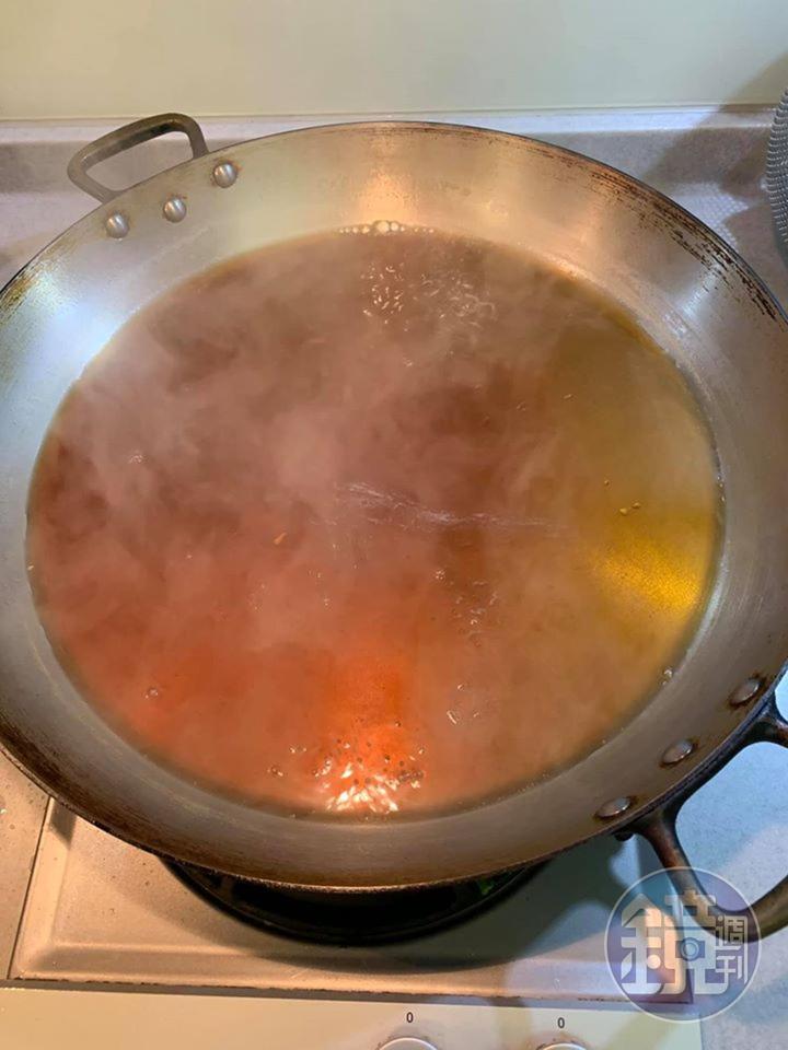 煮出這鍋酸甜可口的醬汁。