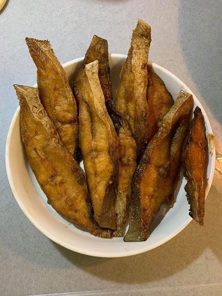 浸汁後，未燻之前的燻魚。