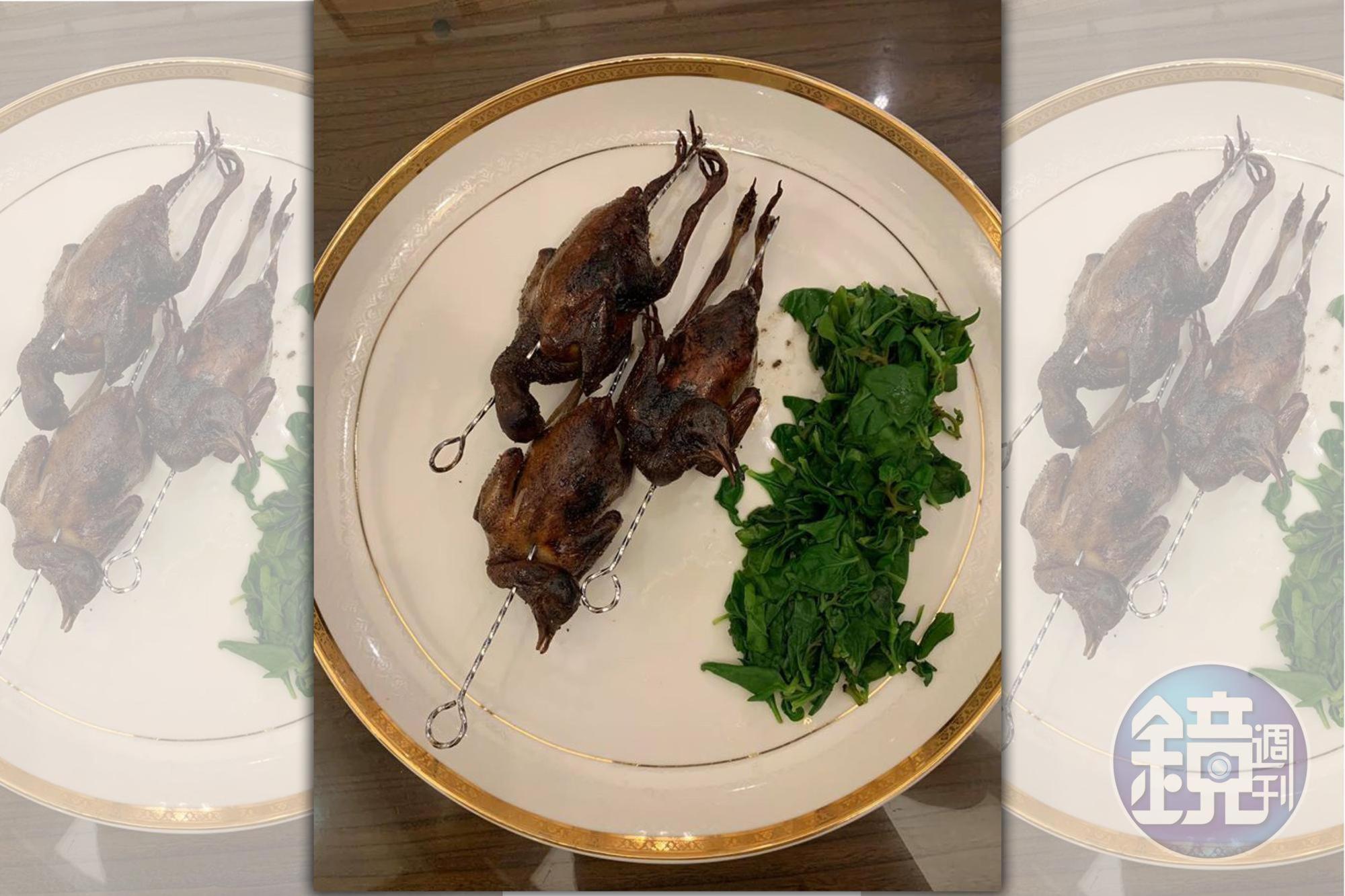 做炒鴿鬆時找不到鴿子，食材商特別寄來給我，於是我用這些鴿子做了小時候爸爸拿手的中式烤乳鴿。