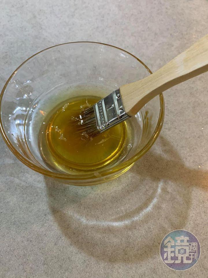 調蜂蜜檸檬汁。