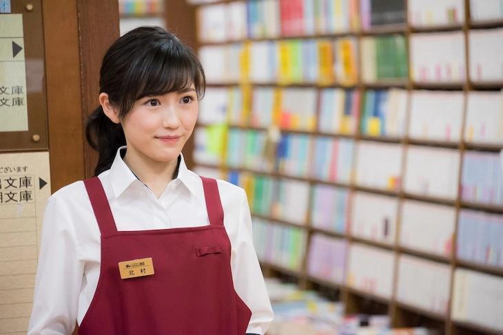 渡邊麻友宣布因身體因素退出演藝圈。圖為她主演《戰鬥！書店女孩》劇照。（翻攝自網路）